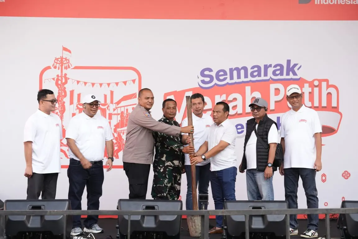 Semarak Merah Putih Kemerdekaan BRI Region 6 Meriahkan Pasar Malaka Rorotan, Dibuka dengan Simbolis Penumbukan Padi