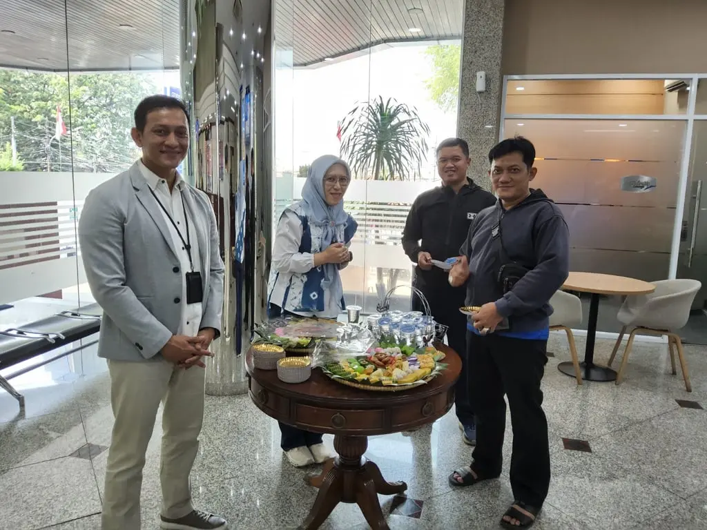 Semarak Hari Pelanggan Nasional, BRI BO Tanah Abang Sambut Nasabah Hangat dalam Balutan Wastra Nusantara