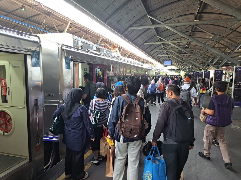 Sambut Long Weekend Paskah, KAI Daop 8 Surabaya Operasikan 8 KA Tambahan